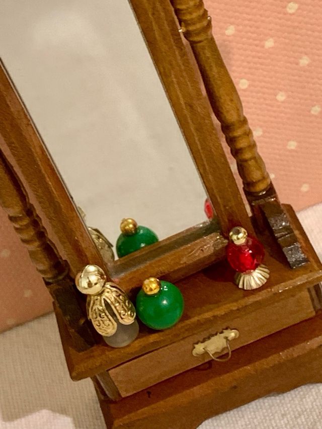 Miniaturas casa muñecas: espejo, toallero perchero
