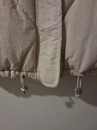 Cazadora acolchada Bershka beige T.XS