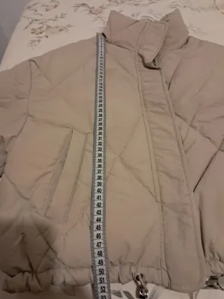 Cazadora acolchada Bershka beige T.XS