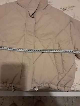 Cazadora acolchada Bershka beige T.XS