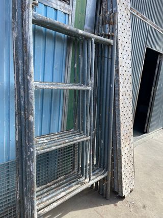 Andamios completos 100€ la unidad