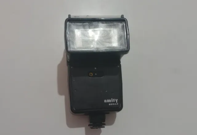 Flash Amity 820 per Canon