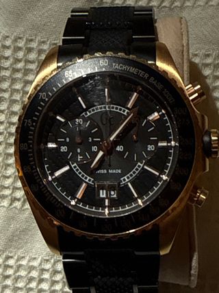 Reloj Guess Collection Cronógrafo Negro y Dorado