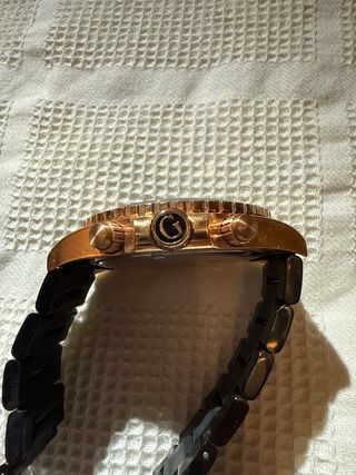 Reloj Guess Collection Cronógrafo Negro y Dorado