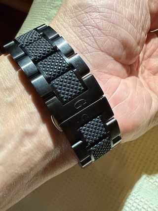 Reloj Guess Collection Cronógrafo Negro y Dorado