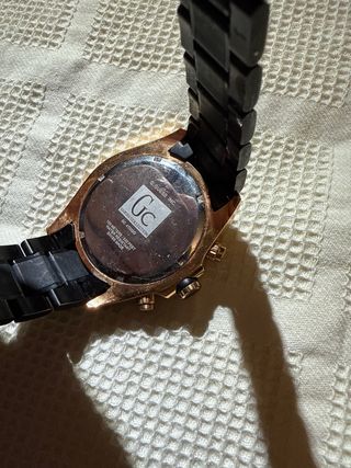 Reloj Guess Collection Cronógrafo Negro y Dorado