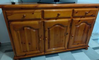 Mueble de salón con vitrinas y cajones