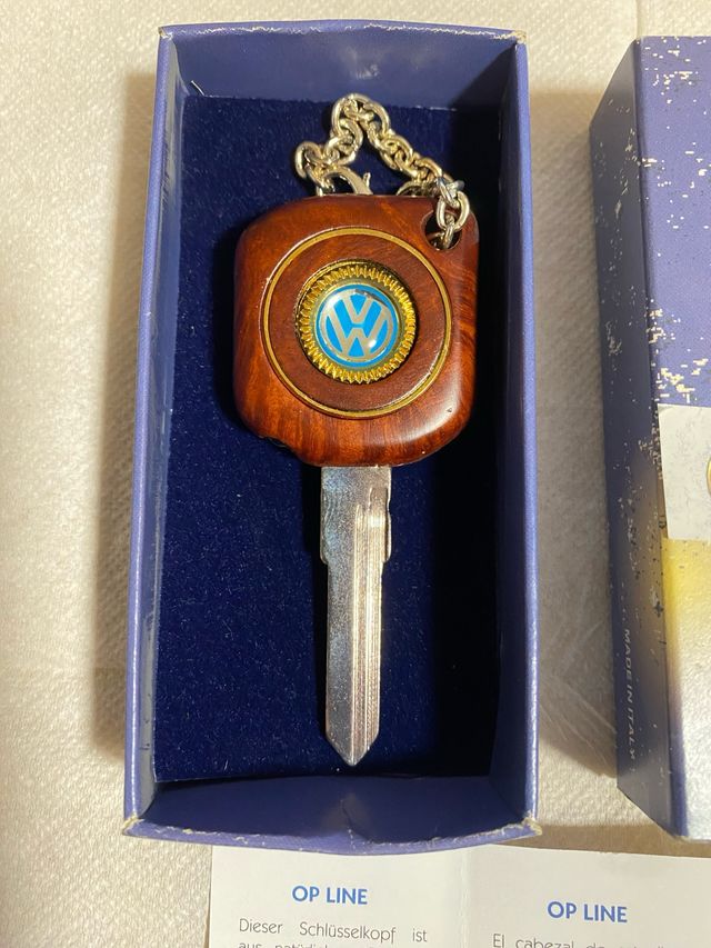 Dos Llave Volkswagen y Seat madera y metal