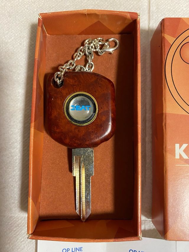 Dos Llave Volkswagen y Seat madera y metal