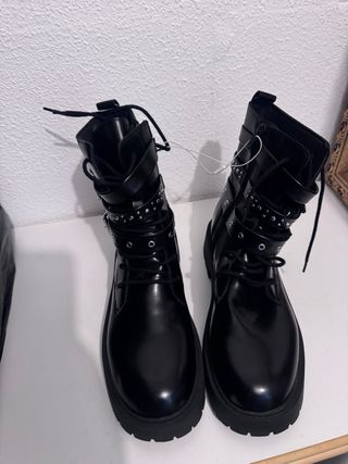 Botín Zara Negro con Hebillas y Tachuelas