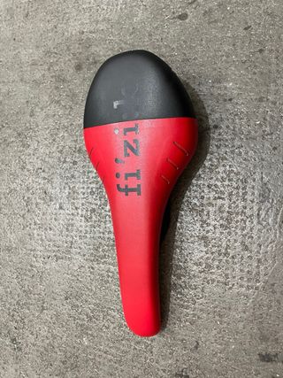 Sillín bici Fizik MTB Rojo/Negro