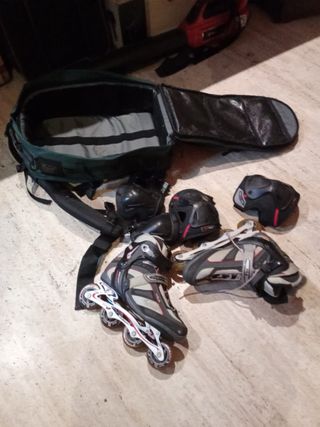 Mochila verde y patines