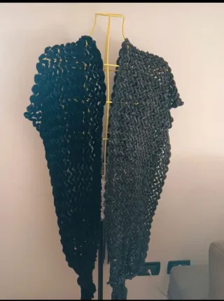 N. 2 sciarpe traforate con trama ondulata