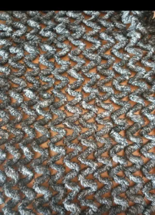 N. 2 sciarpe traforate con trama ondulata