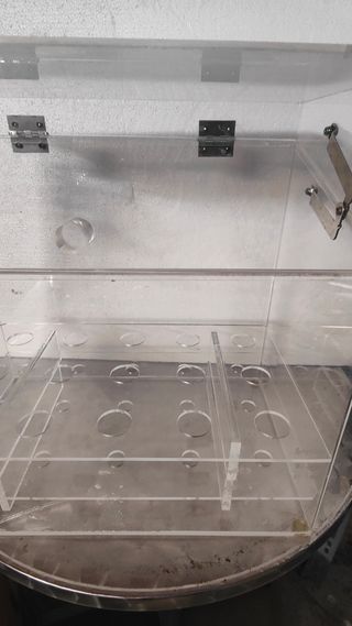 Expositor portaconos acrílico