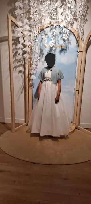 Vestido de comunión blanco y verde azulado