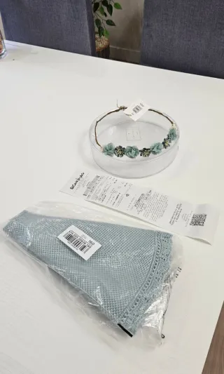 Vestido de comunión blanco y verde azulado