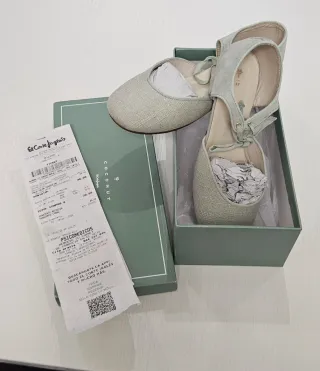 Vestido de comunión blanco y verde azulado