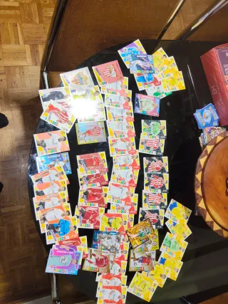 Cromos de fútbol variados