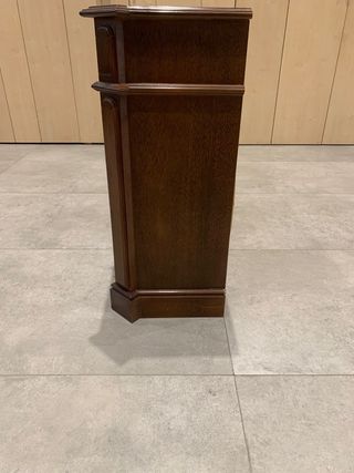 Armario bajo madera clásico