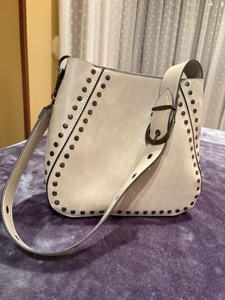 Bolso Parfois beige tachuelas