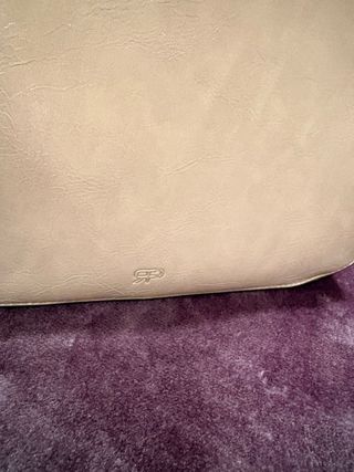 Bolso Parfois beige tachuelas