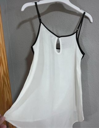 Top Inside blanco y negro cuello Peter Pan