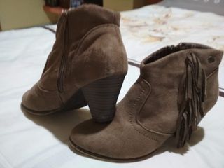 Flamantes botines en ante/serraje camel mujer