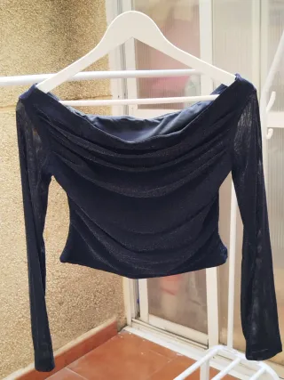 Top negro drapeado manga larga brillante