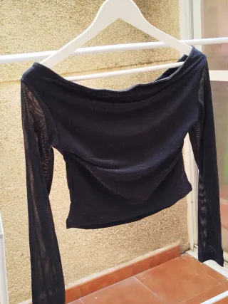 Top negro drapeado manga larga brillante