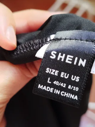 Top negro drapeado manga larga brillante