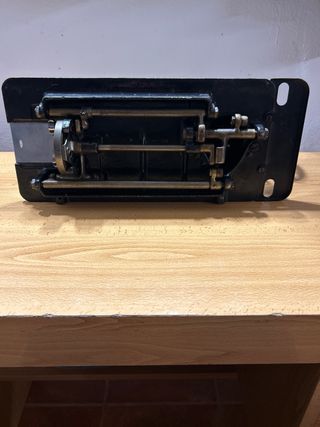 Máquina de coser Singer antigua decorada