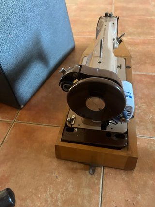 Dos máquinas de coser