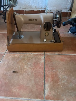Dos máquinas de coser