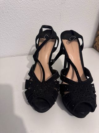 Sandalias de tacón Stradivarius negras