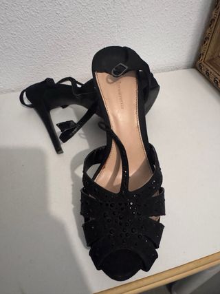 Sandalias de tacón Stradivarius negras
