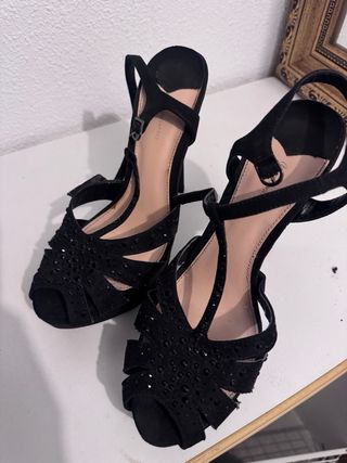 Sandalias de tacón Stradivarius negras