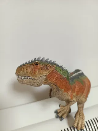 Dinosaurio de juguete realista