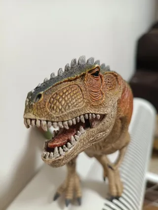 Dinosaurio de juguete realista