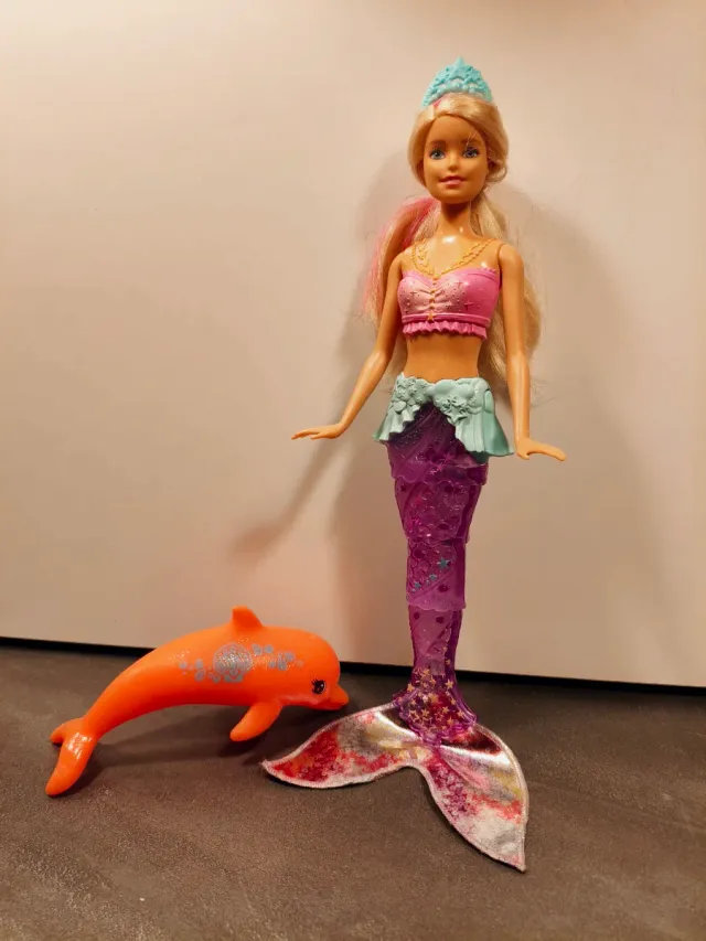 Barbie Sirena con iluminación y delfín
