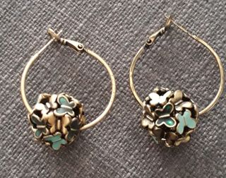 Pendientes de aro con mariposas