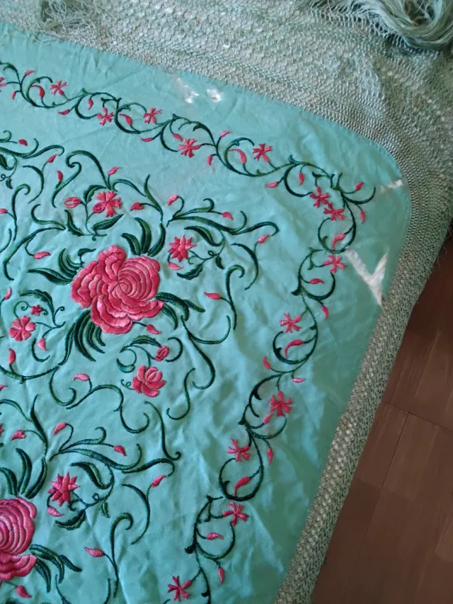 Mantón Manila antiguo. Nueva fotos y explicación.