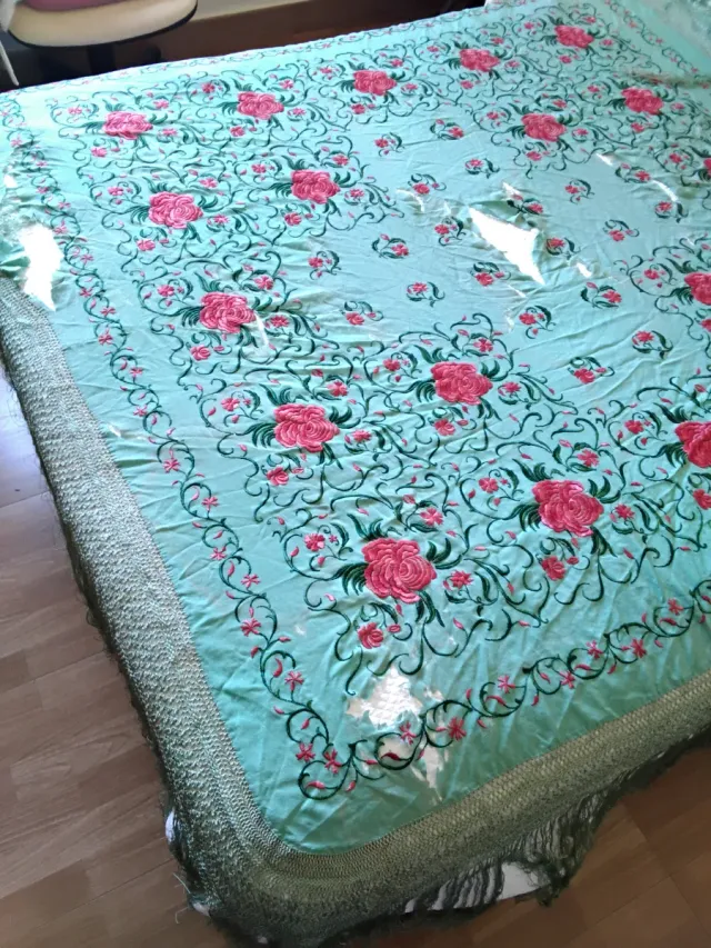 Mantón Manila antiguo. Nueva fotos y explicación.