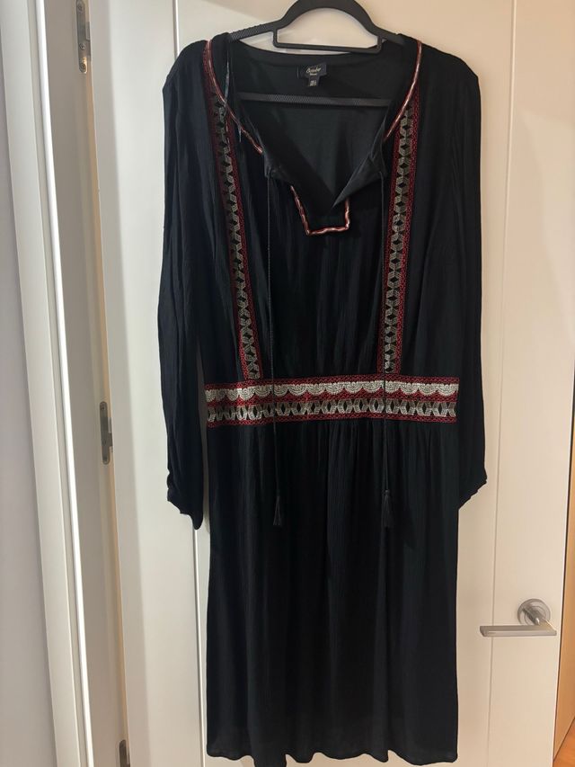 Vestido negro October bordado talla L