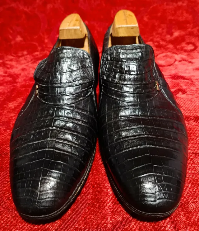 Scarpe A. Testoni in pelle di coccodrillo nero