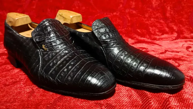Scarpe A. Testoni in pelle di coccodrillo nero