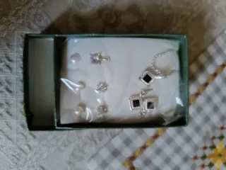 Set Orecchini e Collana Neri Argento