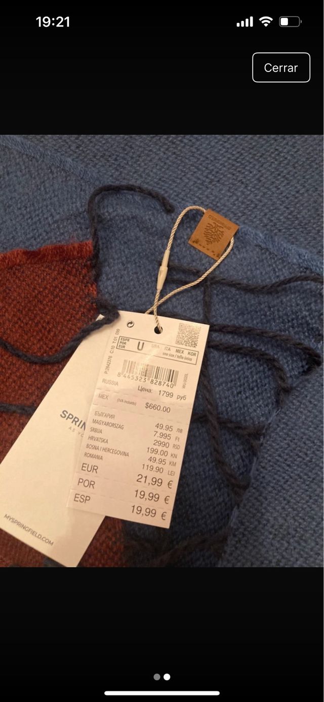 Bufanda nueva con etiquetas