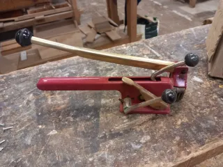 Flejadora manual con fleje y grapas