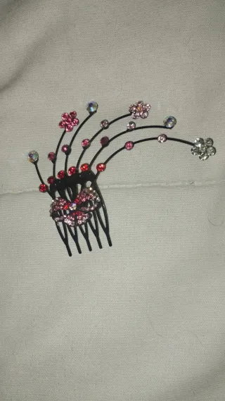 Adorno pelo flores y brillantes..